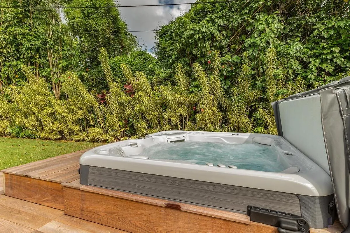 Hanalei Beachfront Cottage Home